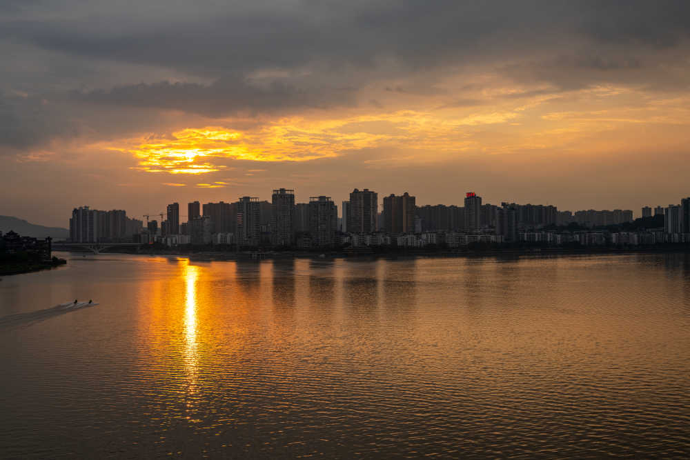 日落中的建筑