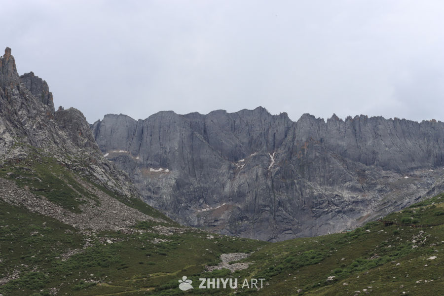 壮丽高山峡谷