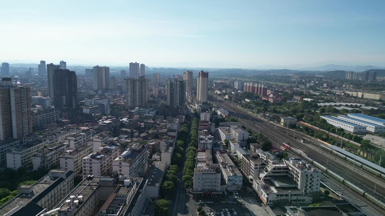 航拍鹰潭站江路商业街商业大楼