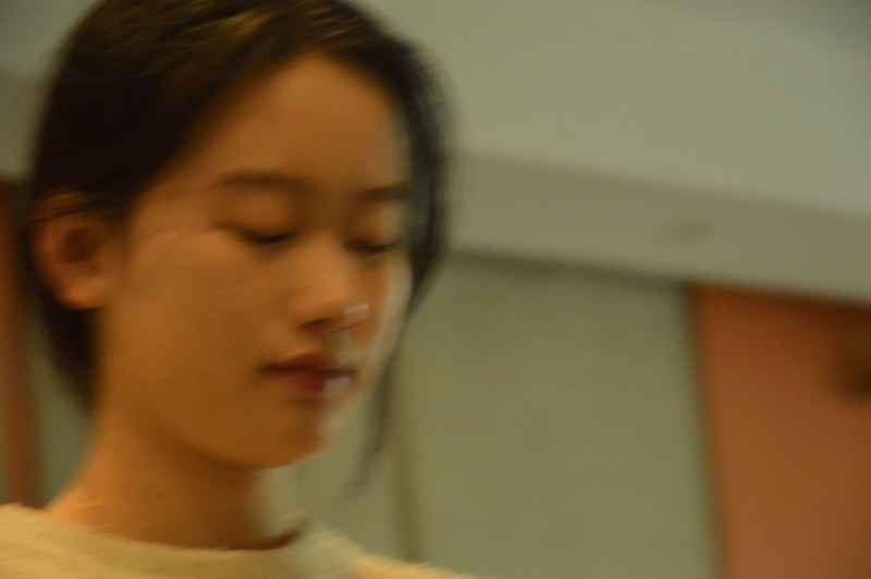 她