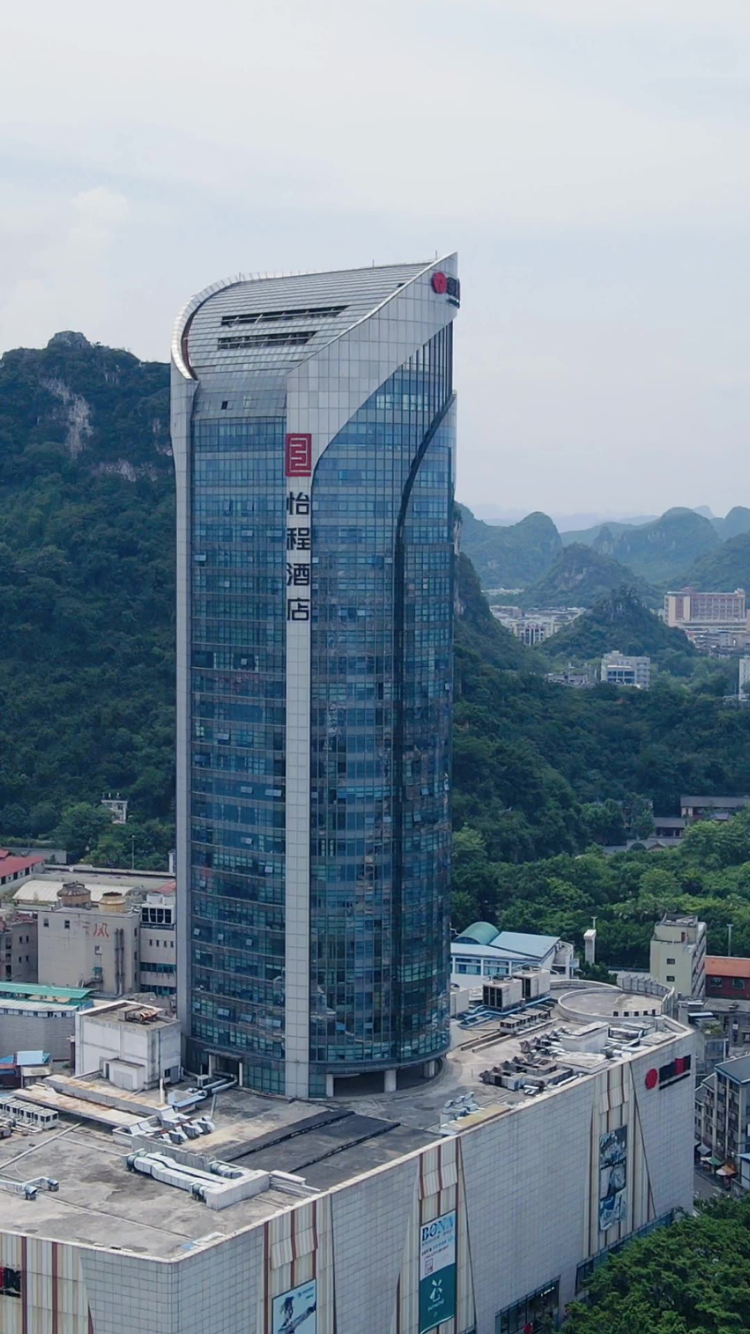 城市航拍广西柳州城市风光竖屏