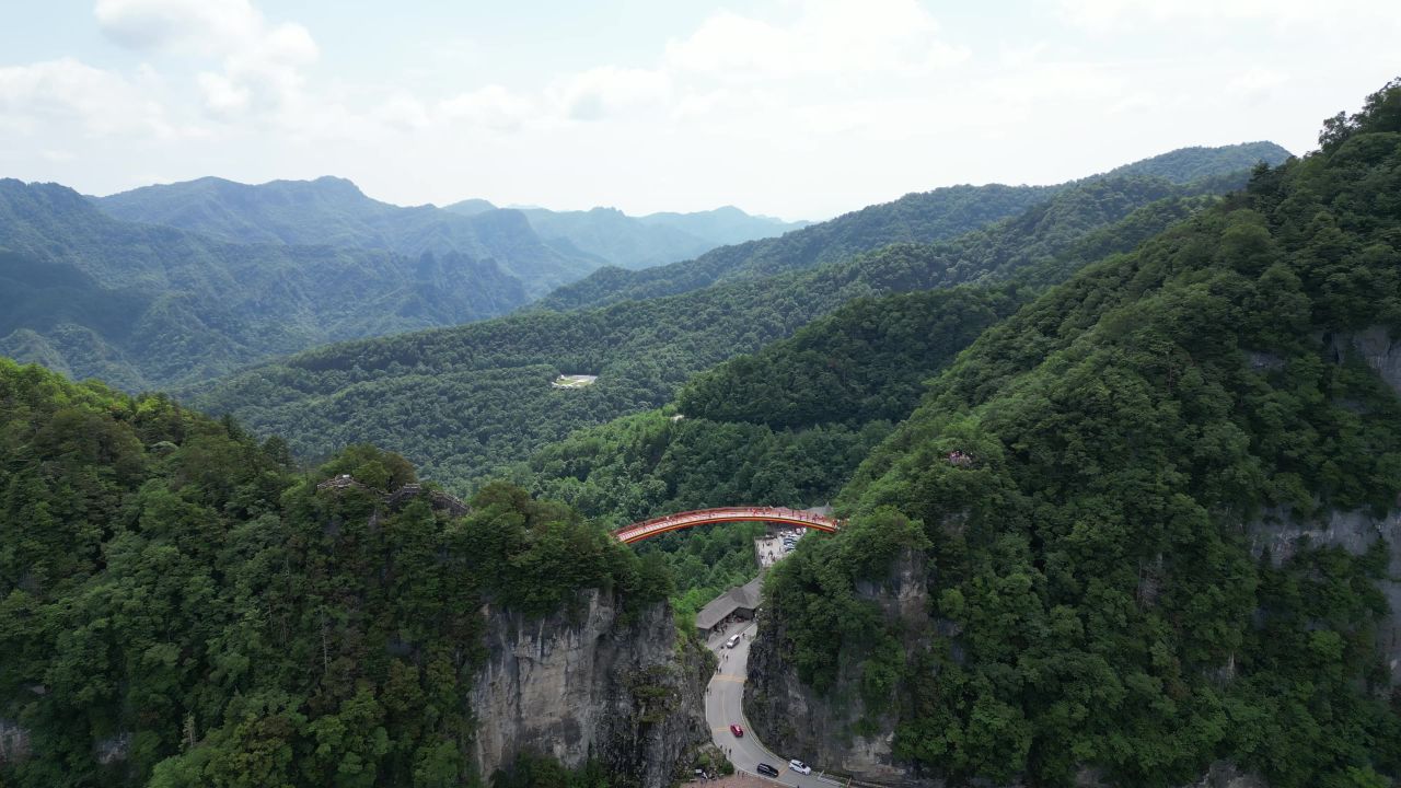  湖北神农架天眼景区蓝天白云航拍