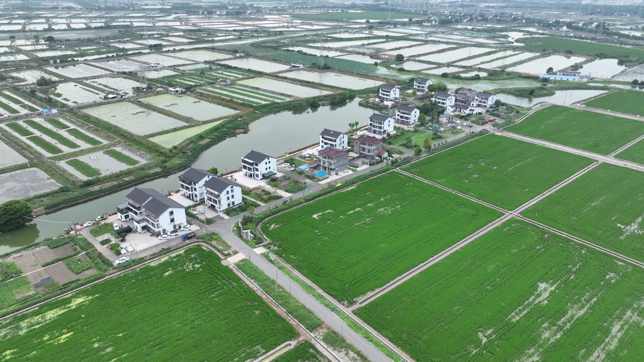 4K航拍乡镇新农村风光 3