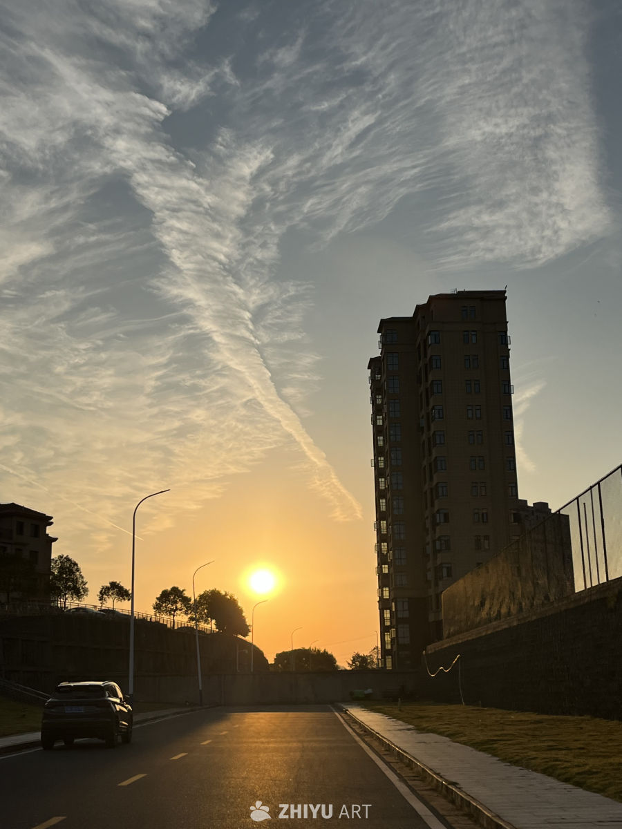 夕阳下的城市剪影