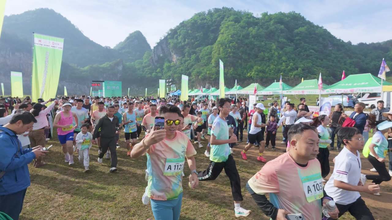 4k山地跑慢动作  全民健身运动