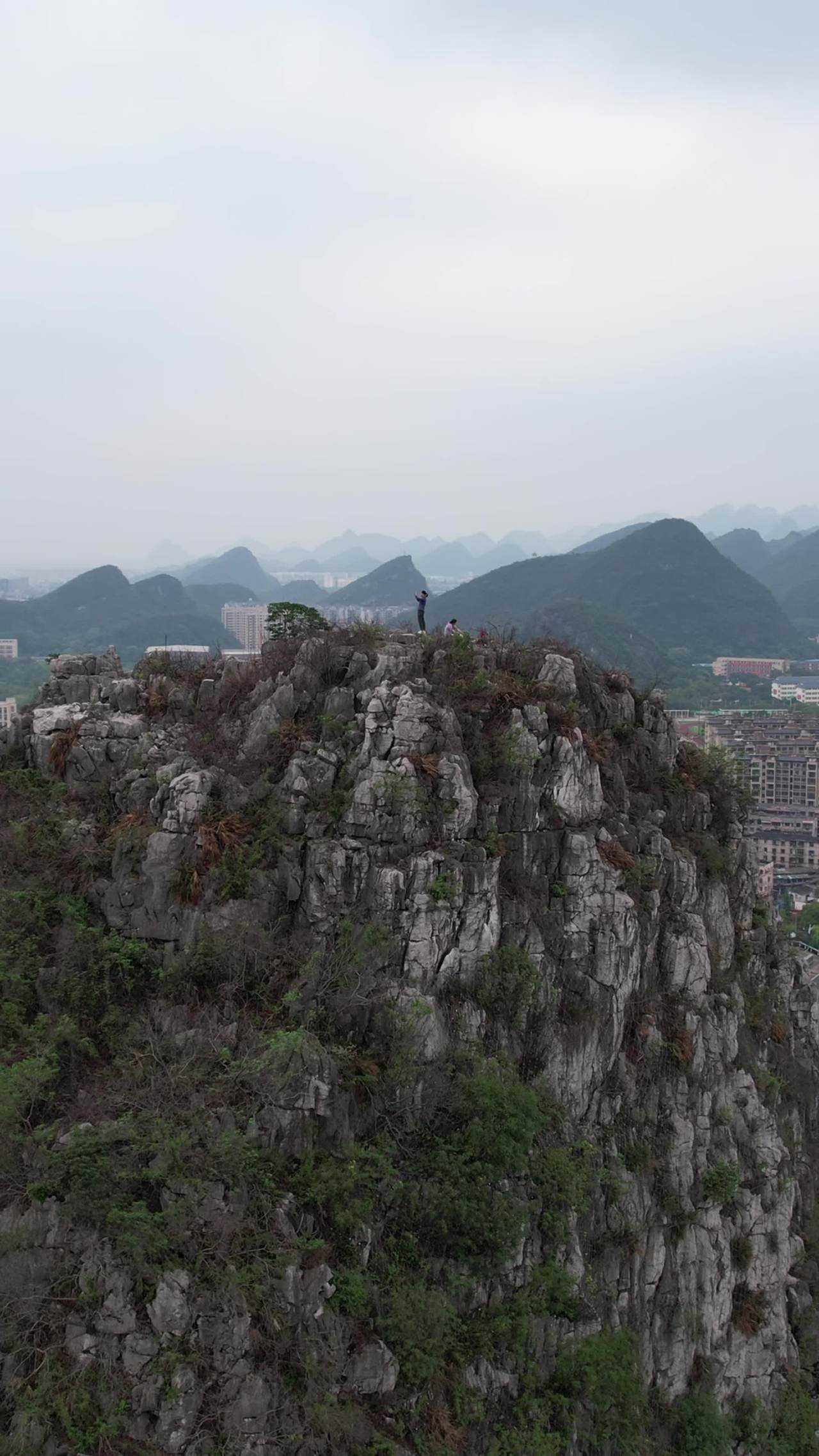 山顶探险：城市与自然的交界