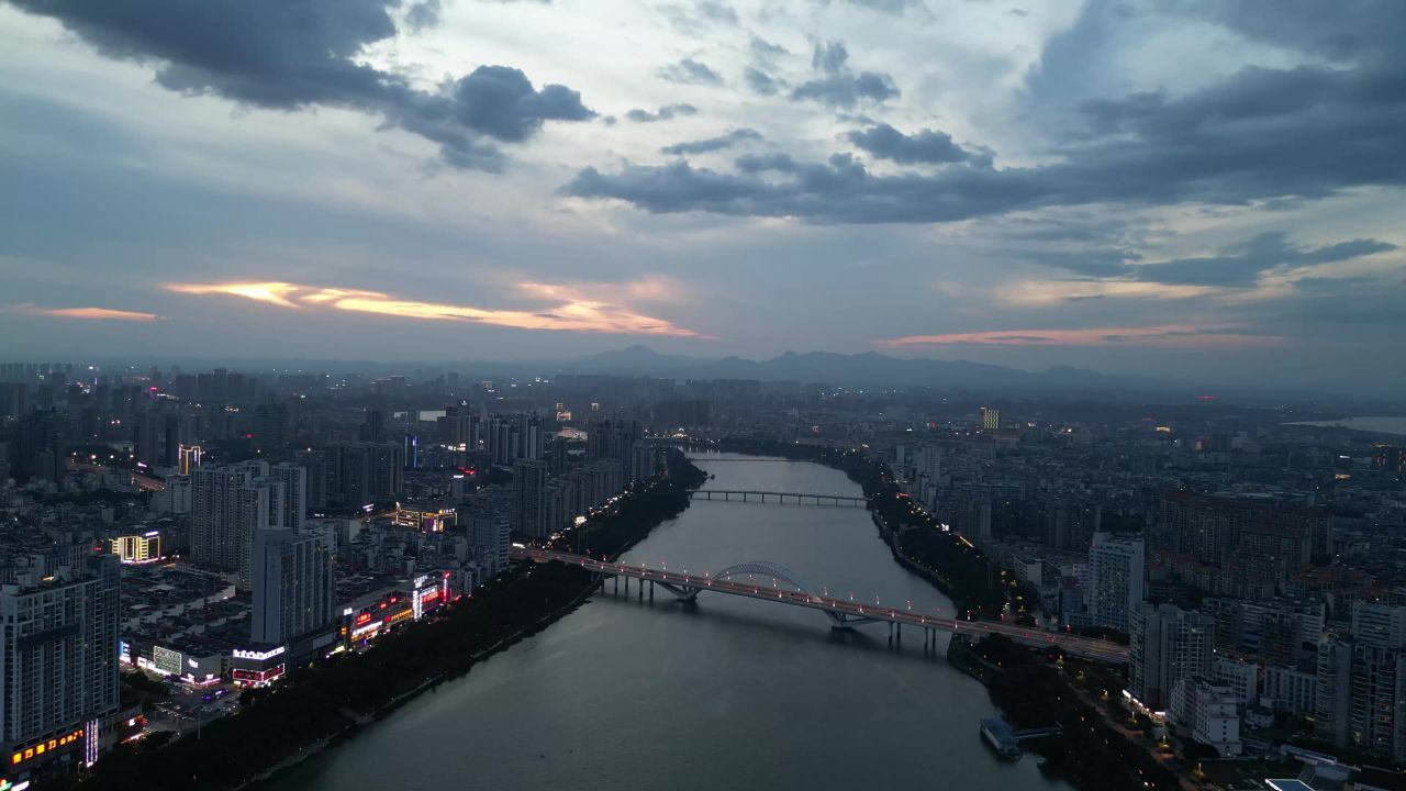 航拍江西赣州城市风光日落晚霞