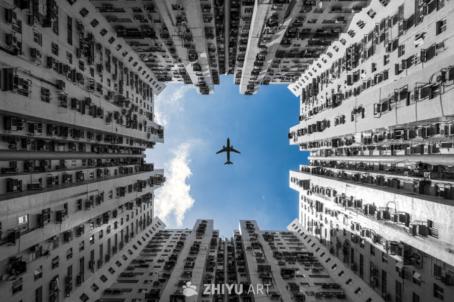 都市天际线与飞行客机