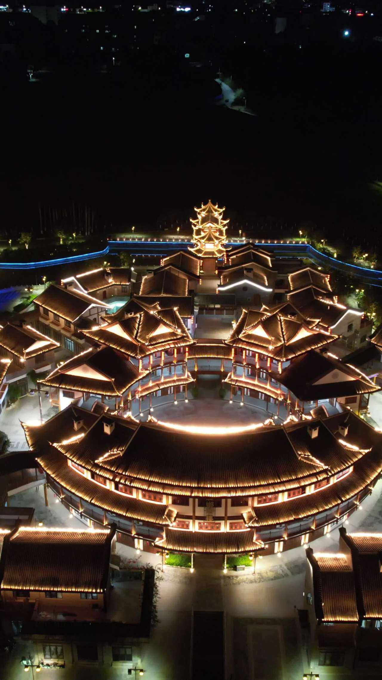夜色中的古建筑群