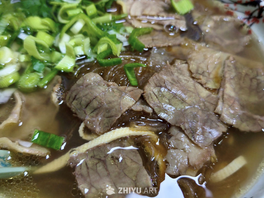 暖胃匠心：琥珀浓汤牛肉粉丝