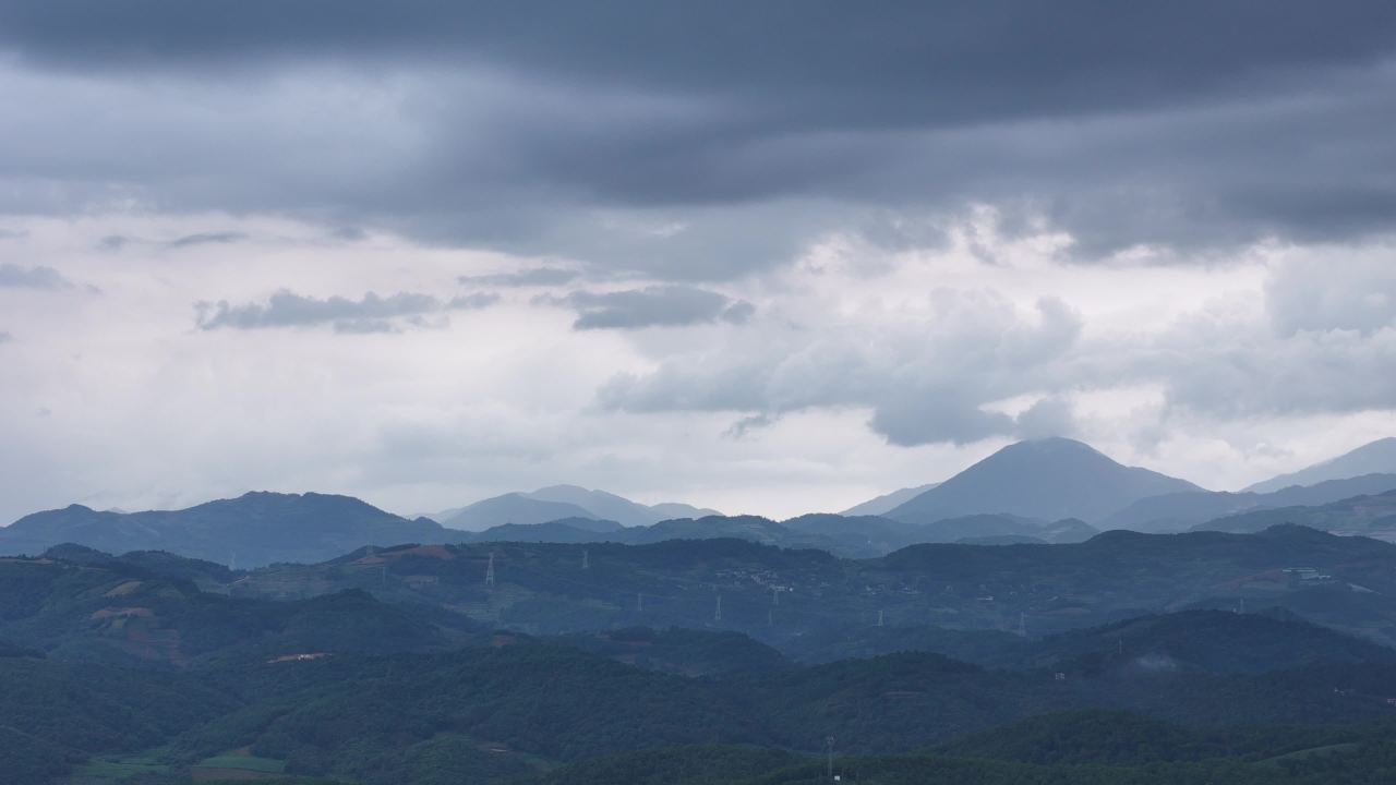 山峦云海