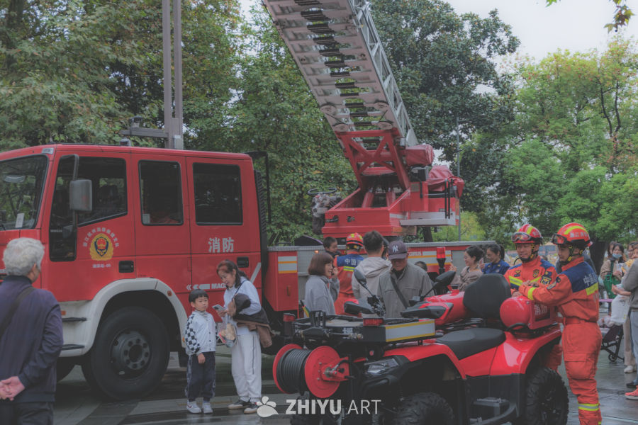 消防车展示与互动