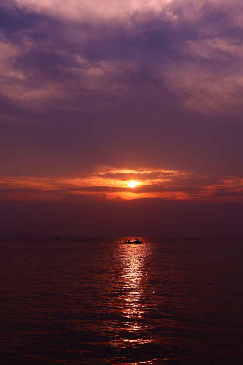落日海上