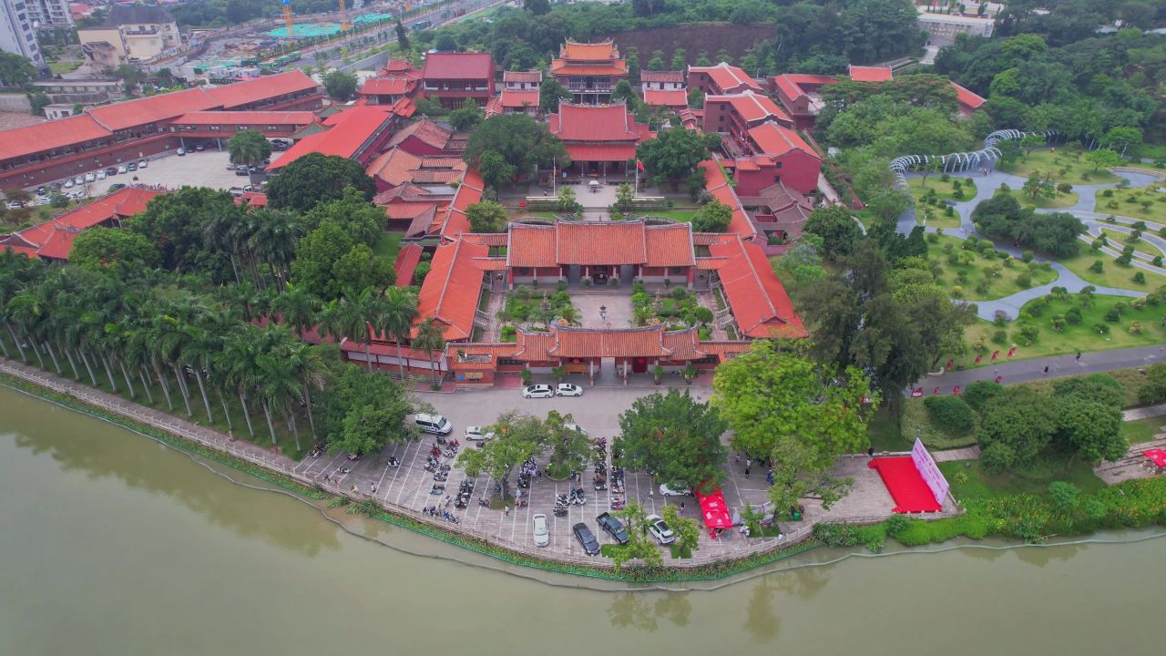 航拍漳州南山禅寺景观