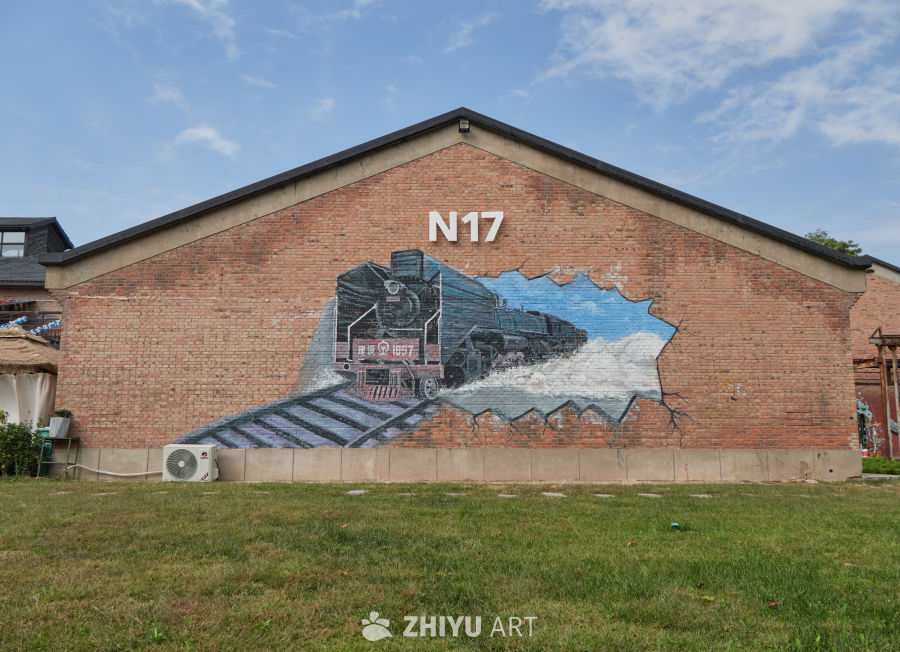 红砖建筑火车主题涂鸦墙特写