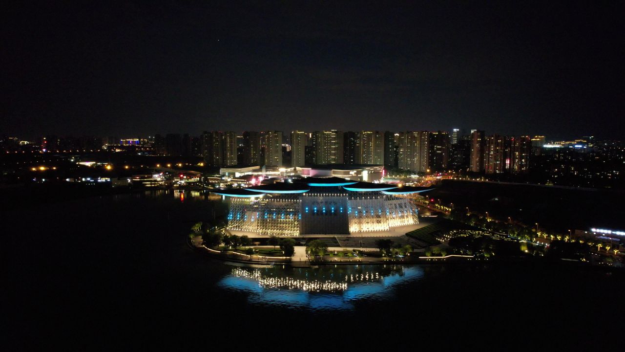 江苏无锡大剧院夜景灯光航拍