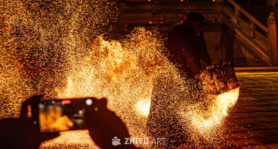 火花四溅的铁匠之夜