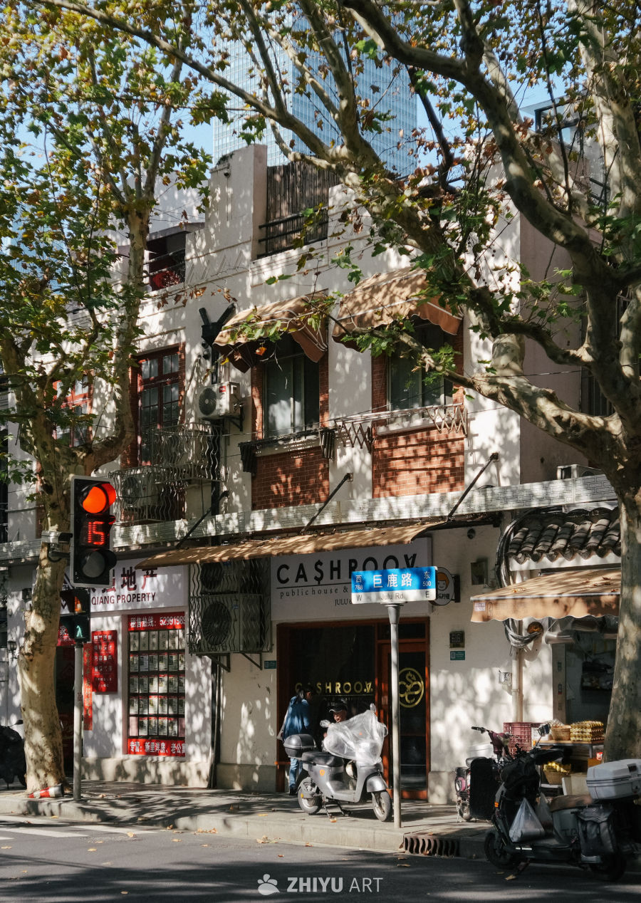 光影斑驳的上海街头
