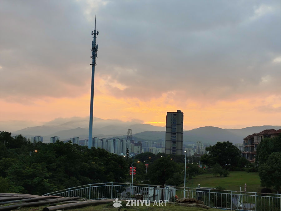 日落下的城市剪影