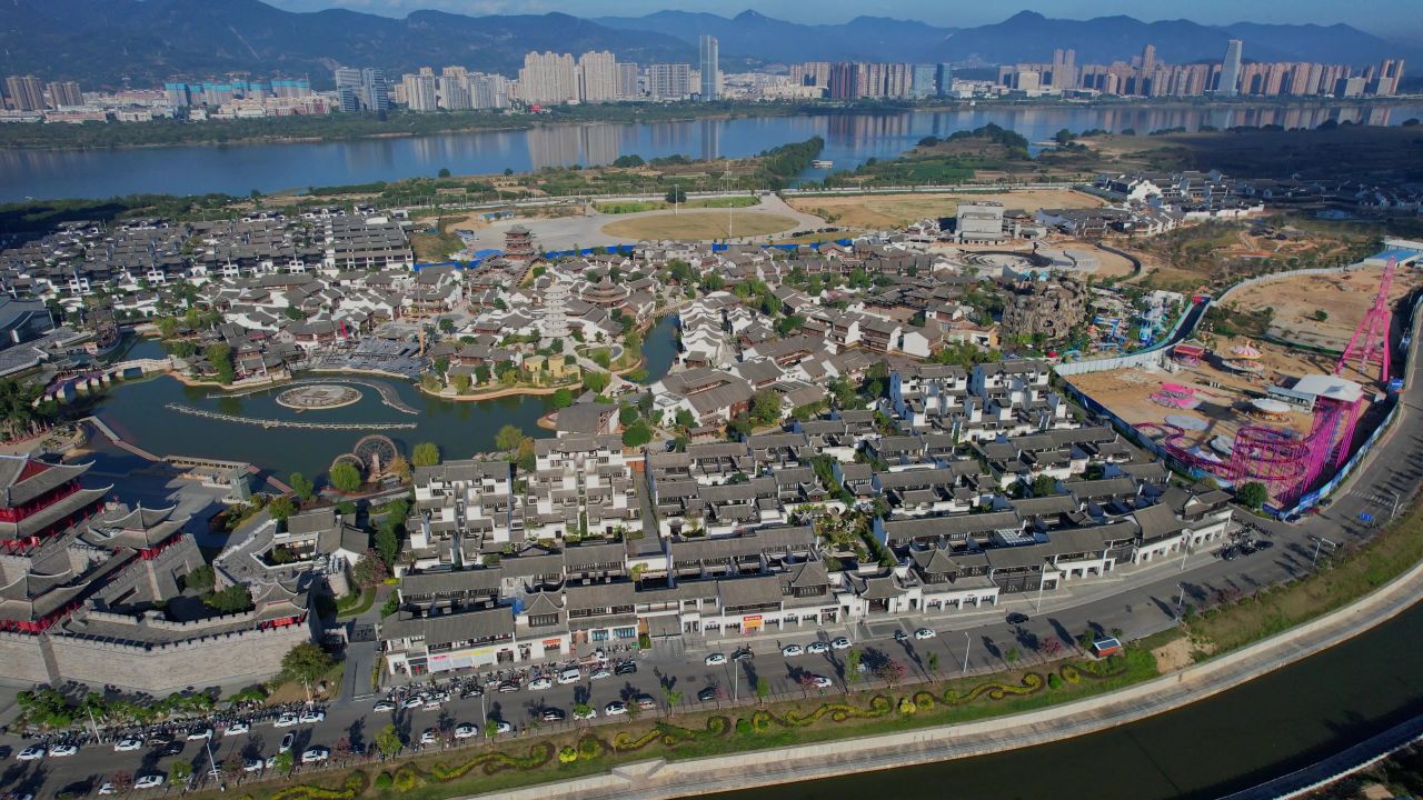 航拍福州闽越水镇景观 