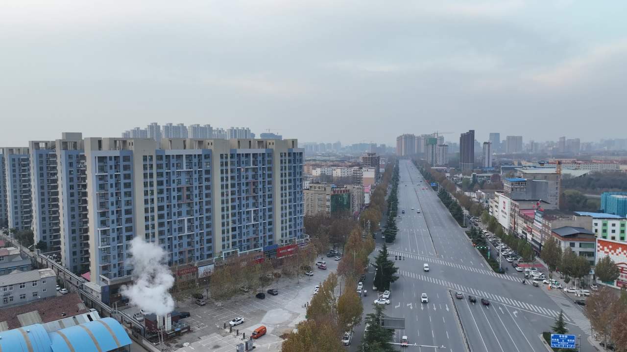城市全景与繁忙街道
