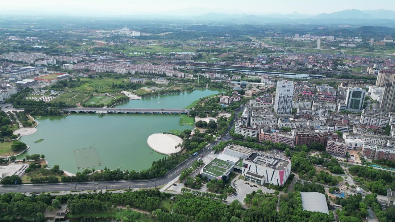  航拍鹰潭东湖公园