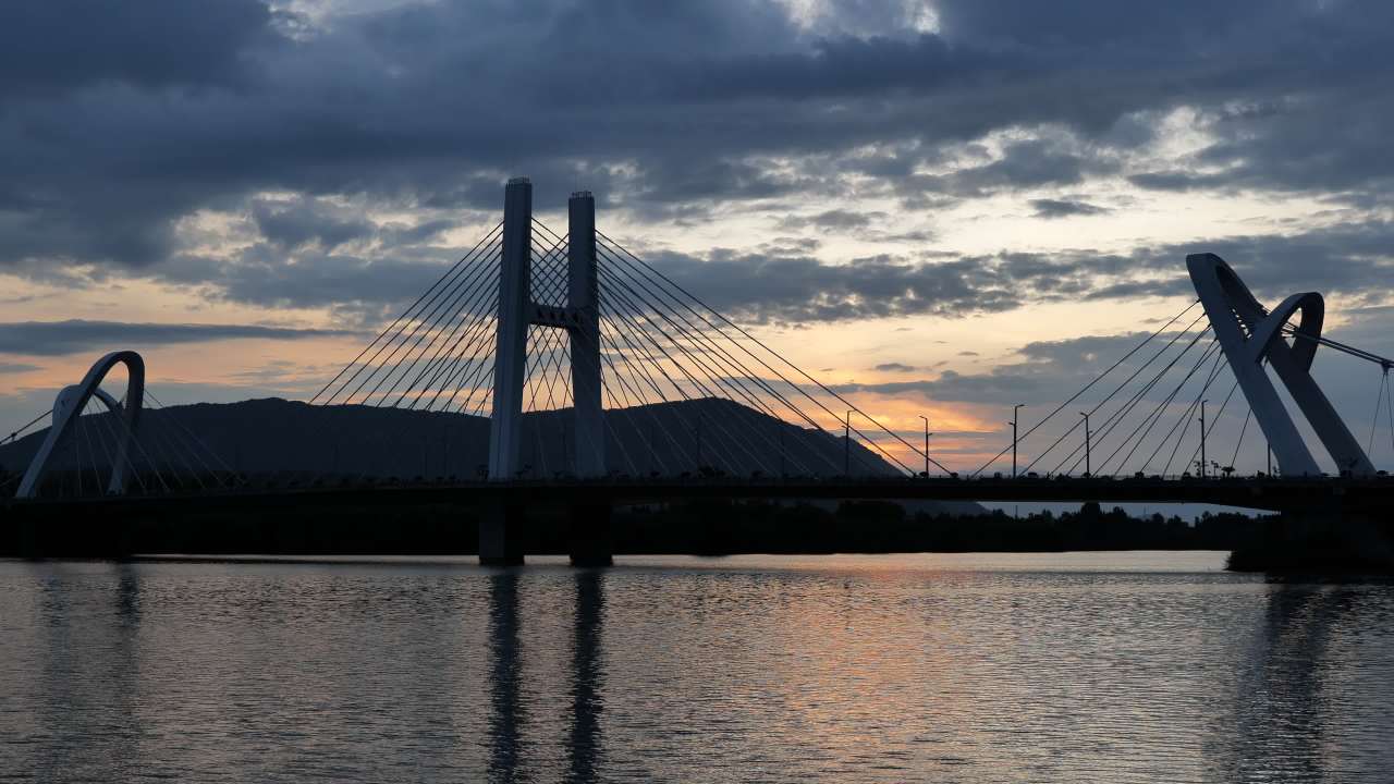 夕阳下的大桥 16