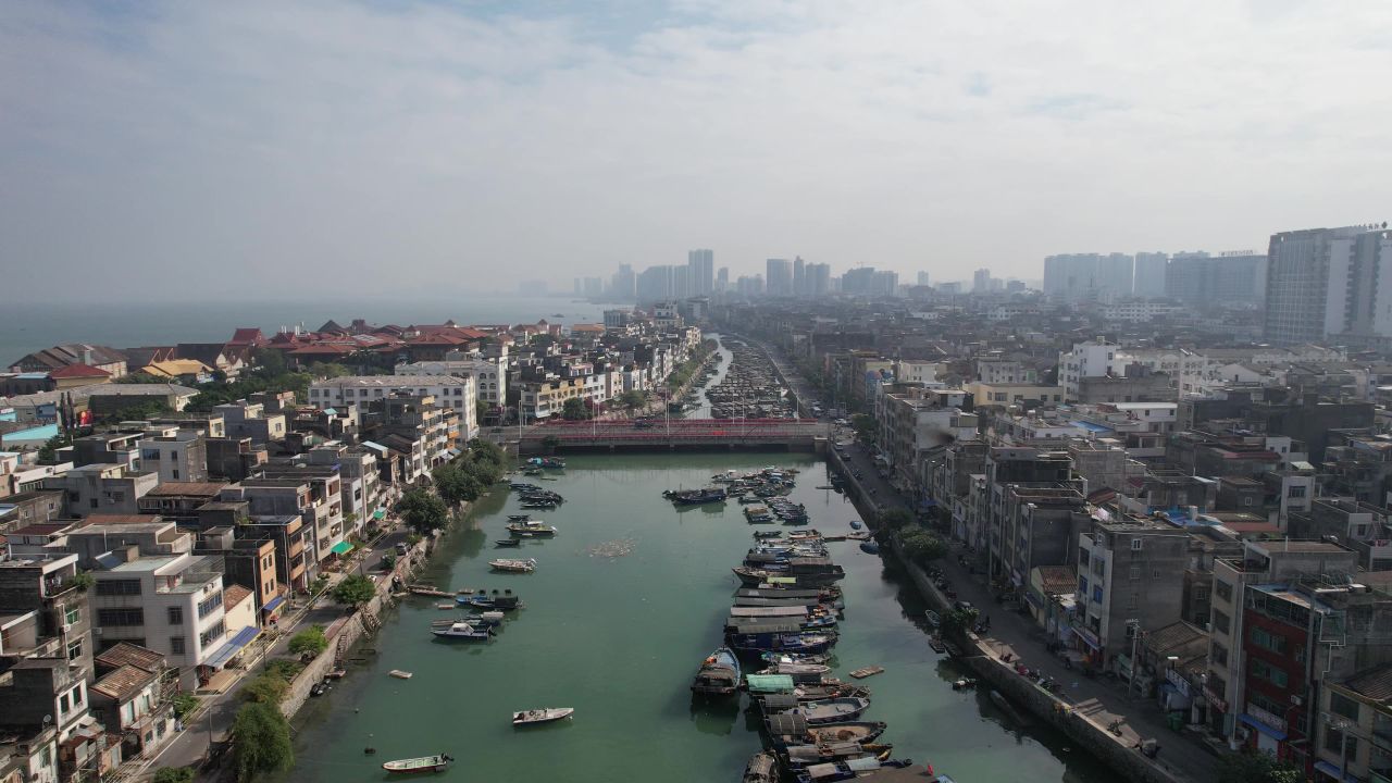 海边渔村渔船广西北海航拍