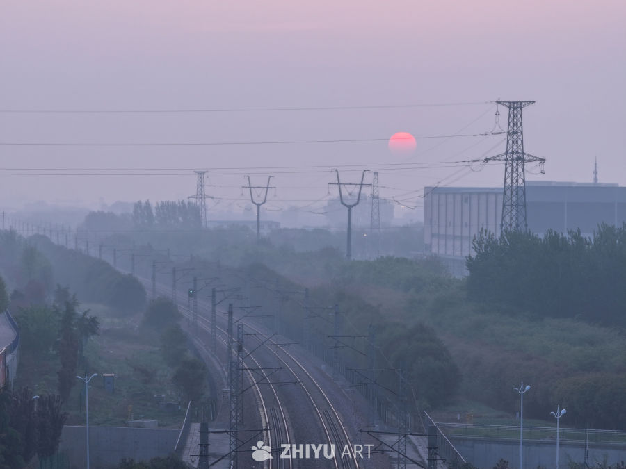 铁轨上的夕阳