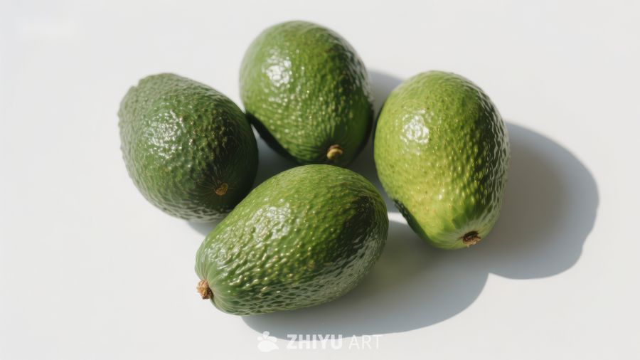 四个新鲜牛油果静置展示