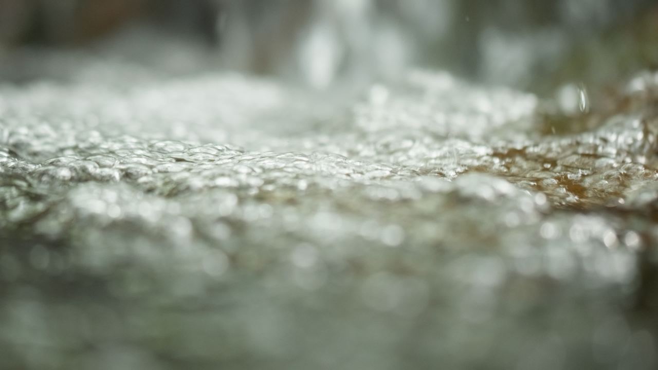 山泉水矿泉水潺潺小溪流水瀑布 1
