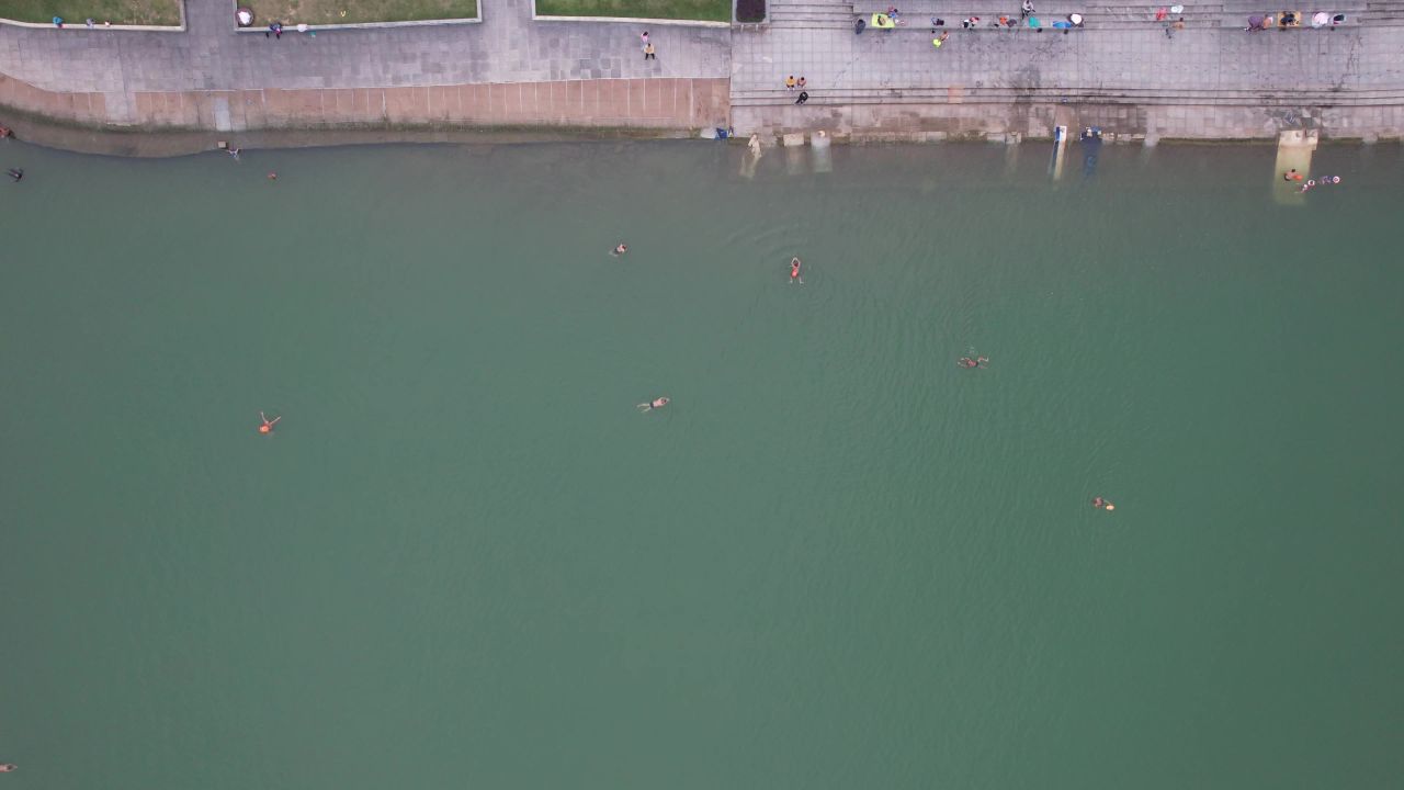 河流 冬泳 体育 锻炼 航拍