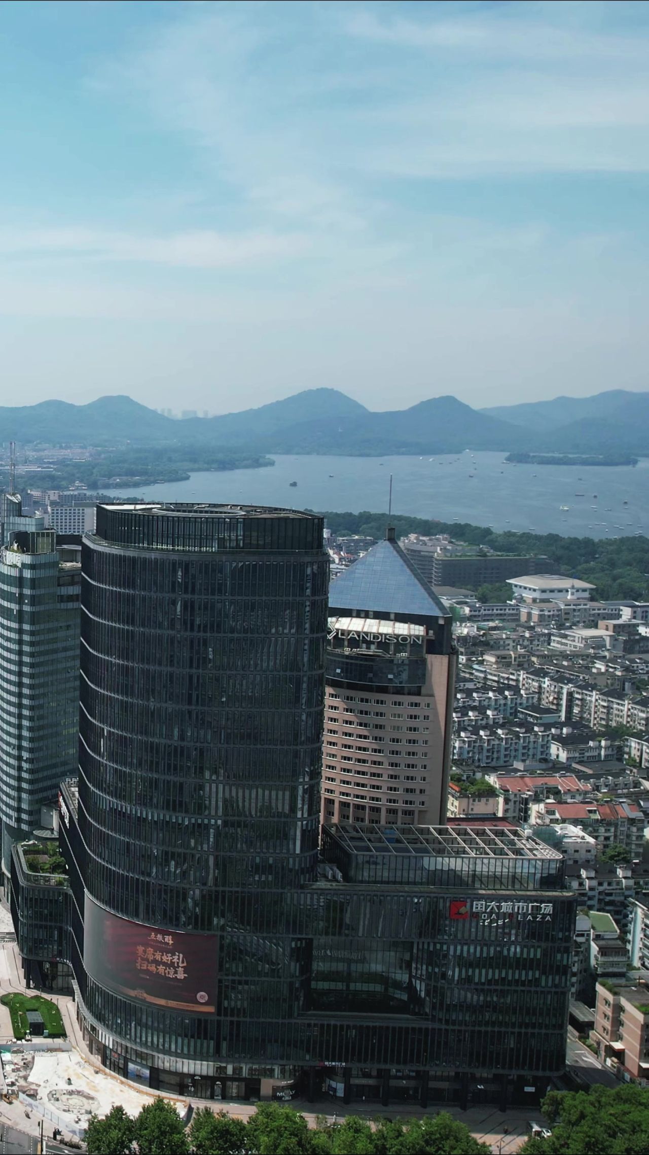 浙江杭州滨江新区城市建设竖屏航拍 