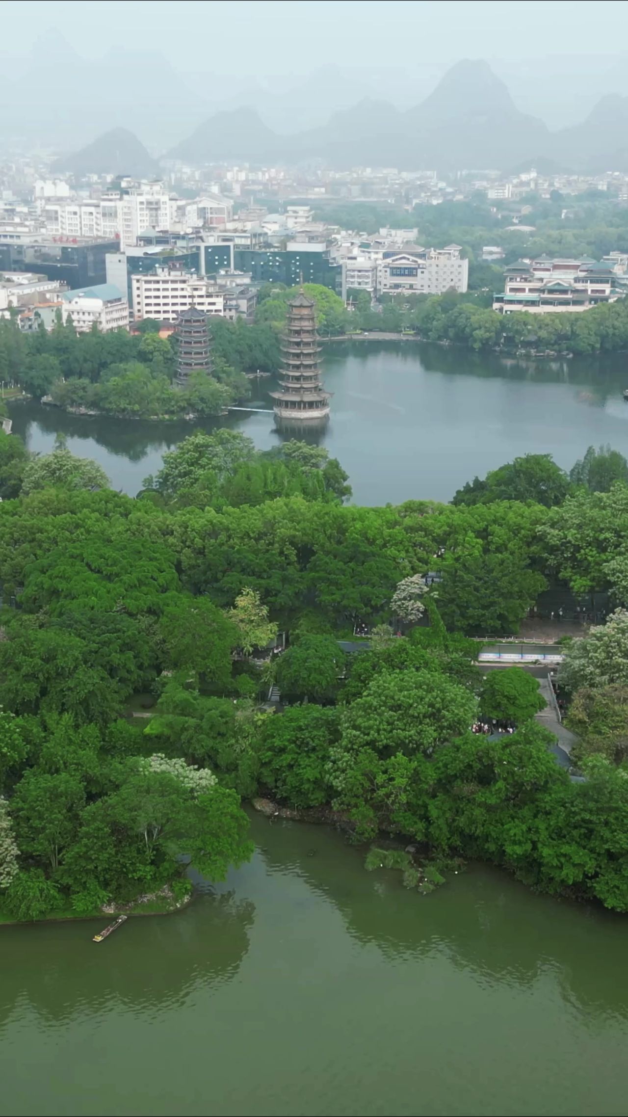 广西桂林城市风光漓江山水航拍竖屏 