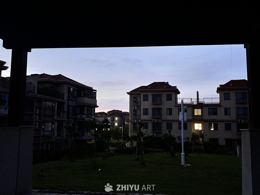 黄昏时分的住宅区