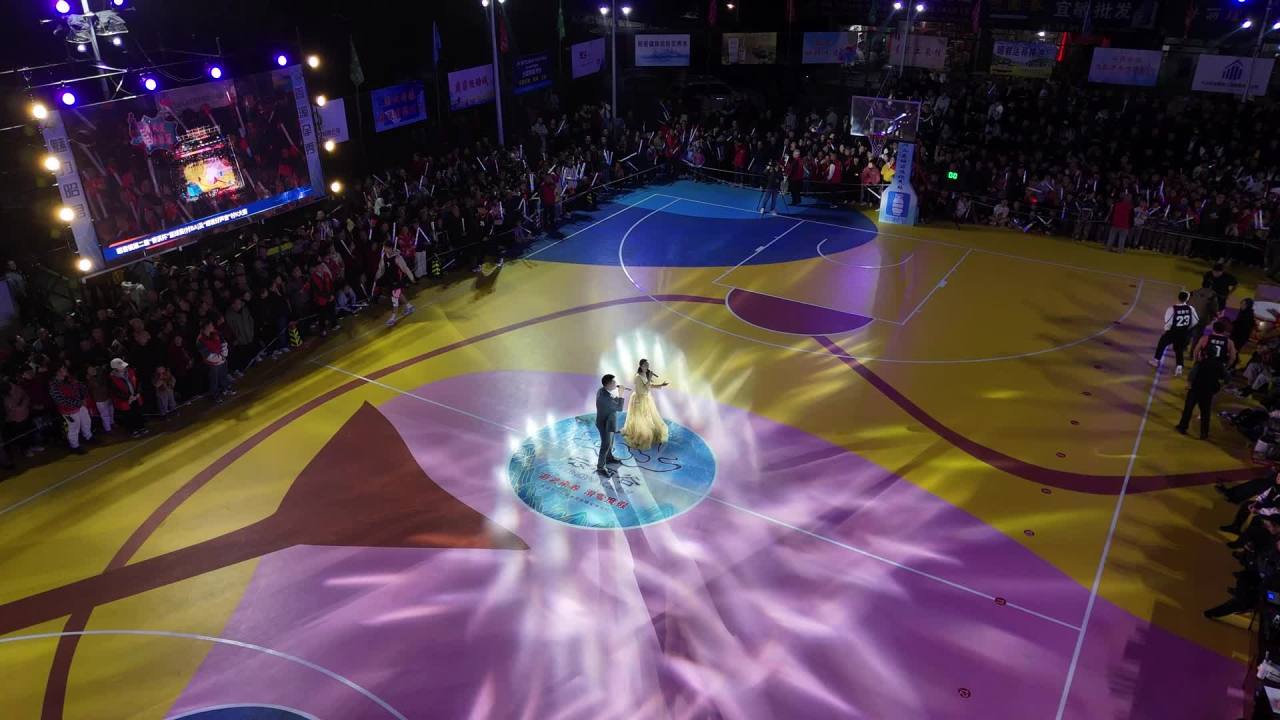 篮球场上的浪漫婚礼