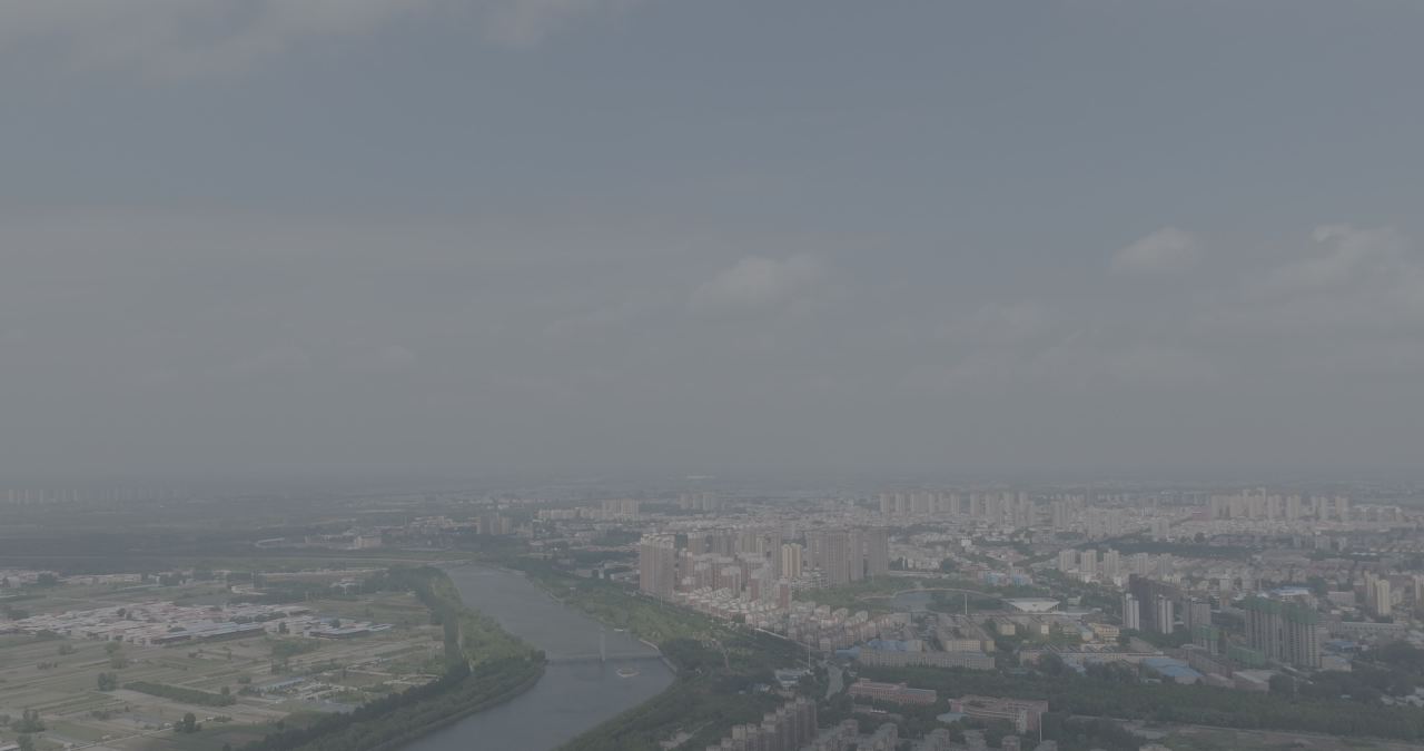 城市河畔的宁静时光