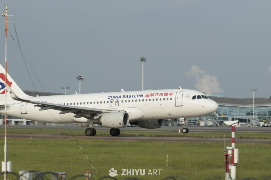 中国东方航空A320起飞