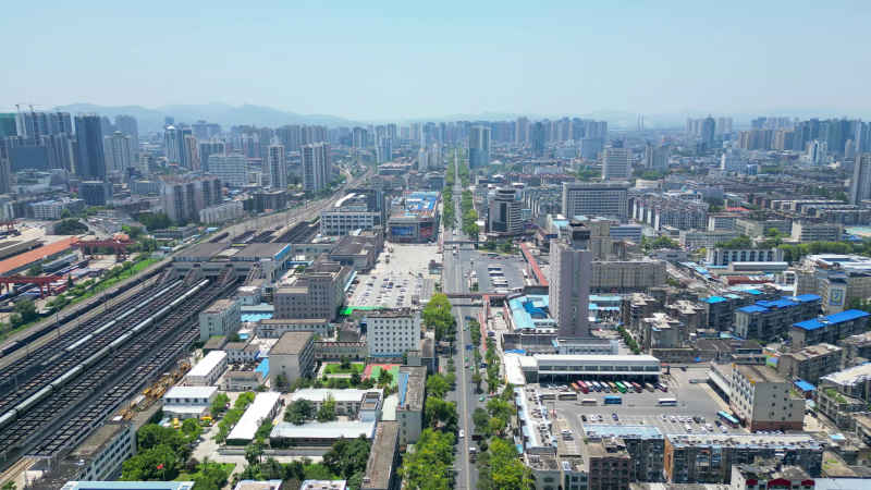 航拍湖北襄阳前进路交通大道