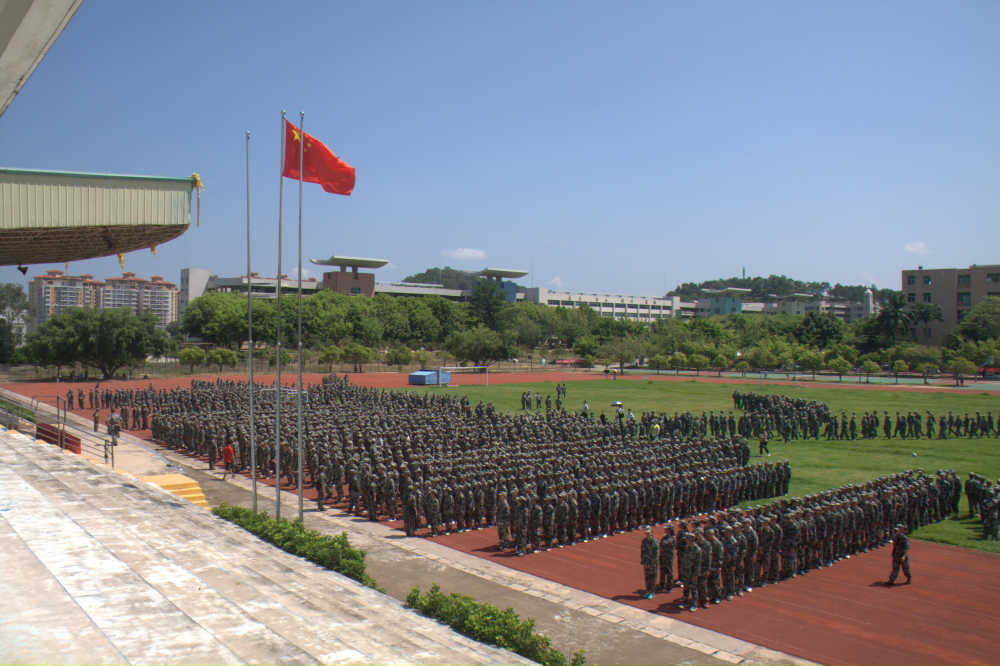 高中校园学生军训
