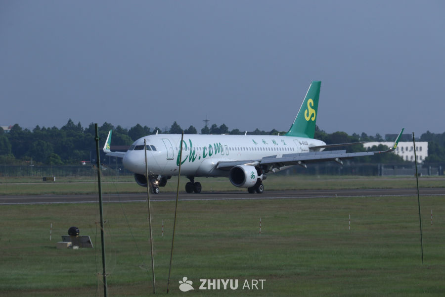春秋航空飞机起飞瞬间