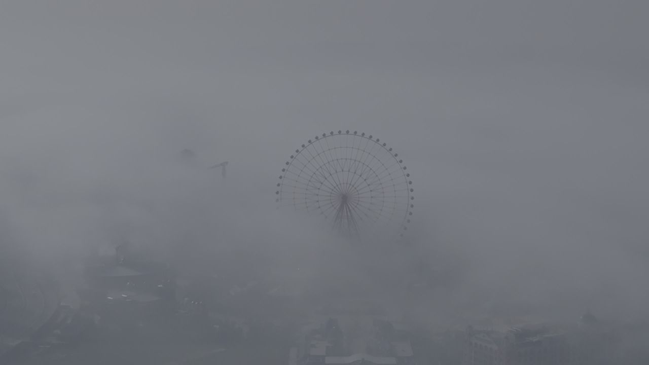 雾中摩天轮