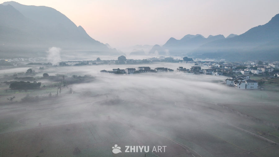 水墨画般的乡村晨景 1