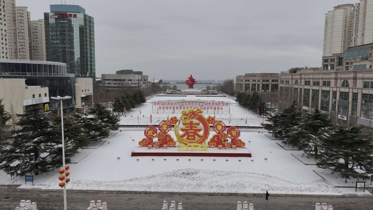 青岛五四广场情人坝海边城市雪景航拍 10