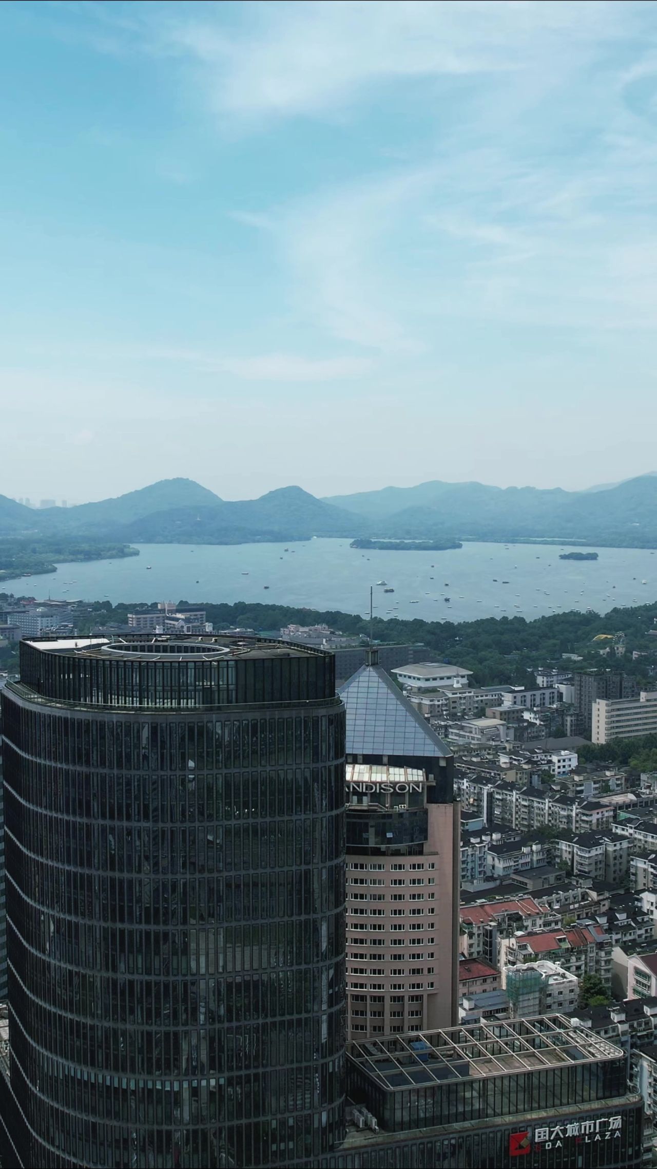 浙江杭州城市大景西湖竖屏航拍 