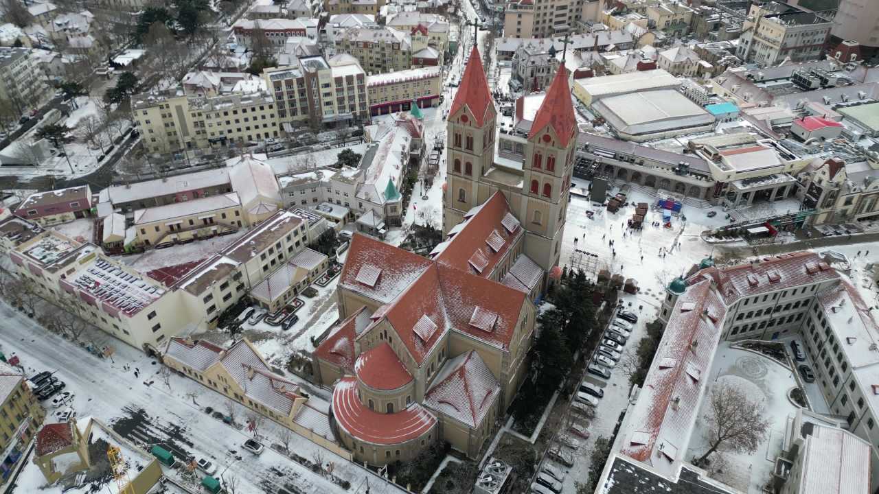 青岛市南老城区天主教堂雪景航拍 7