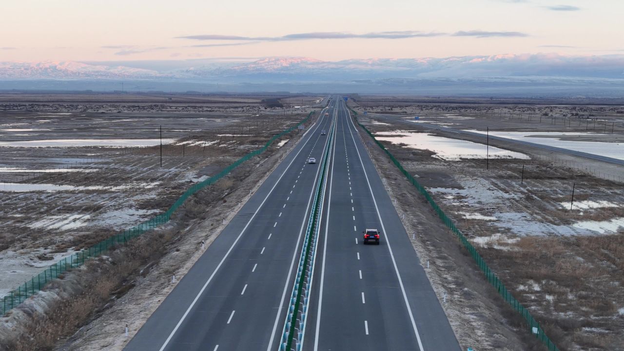 新疆S22高速公路 15