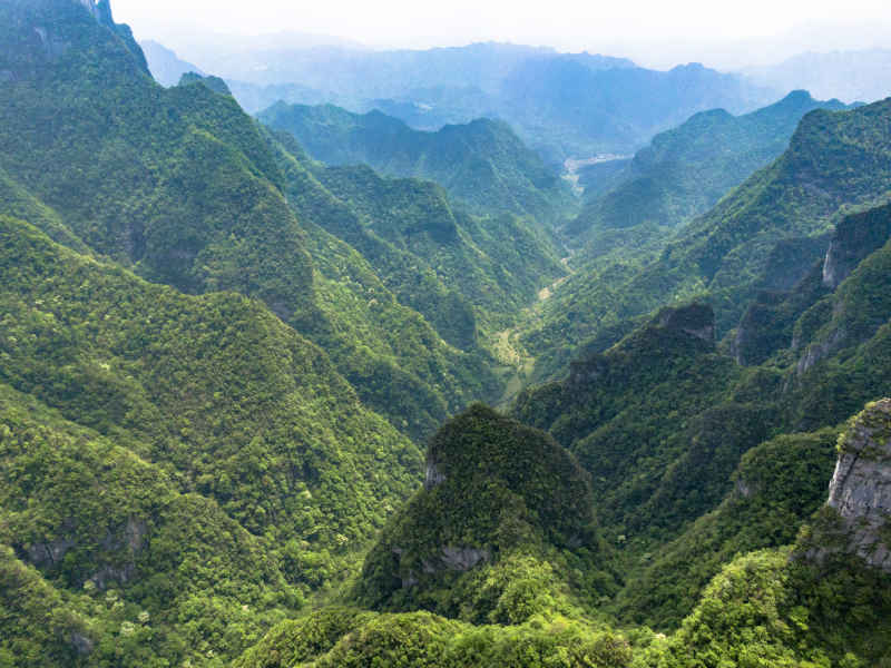 祖国壮丽山河湖南张家界奇山