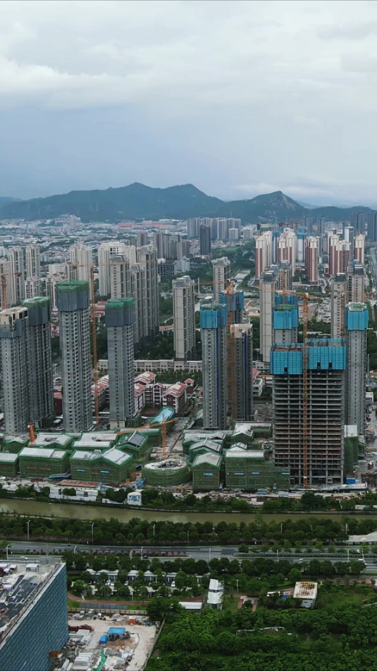 福建漳州城市风光竖屏航拍