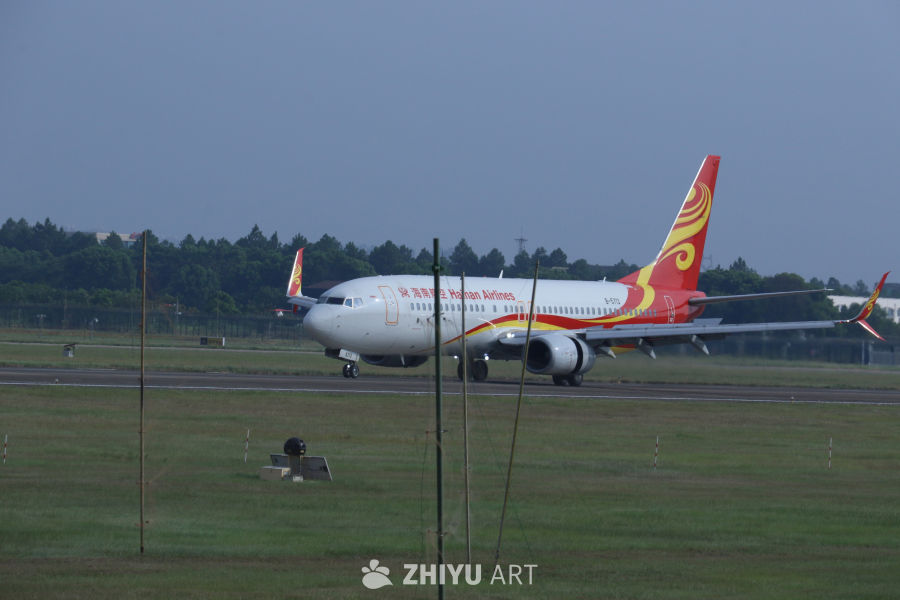 海南航空飞机准备起飞